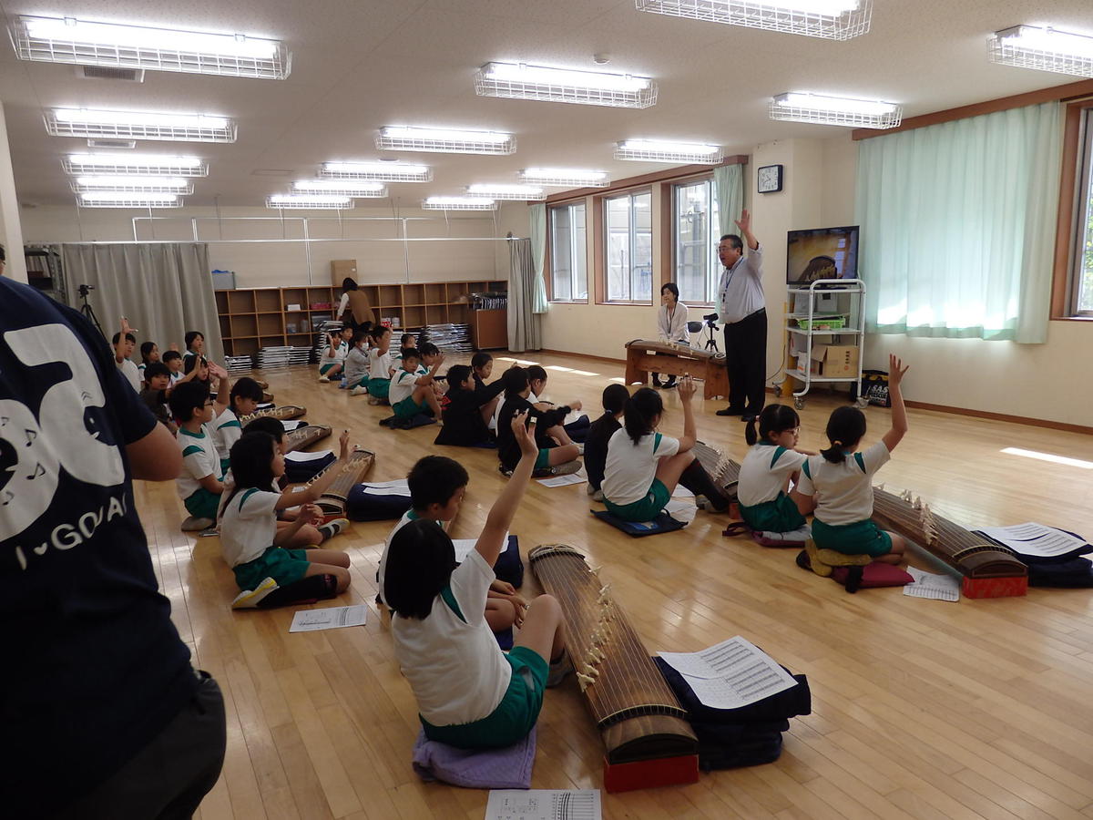 Meet The 和楽器 江東区立第五大島小学校 コミュニティ活動 トリトン アーツ ネットワーク Meet The 和楽器 江東区立第五大島小学校 コミュニティ活動 トリトン アーツ ネットワーク