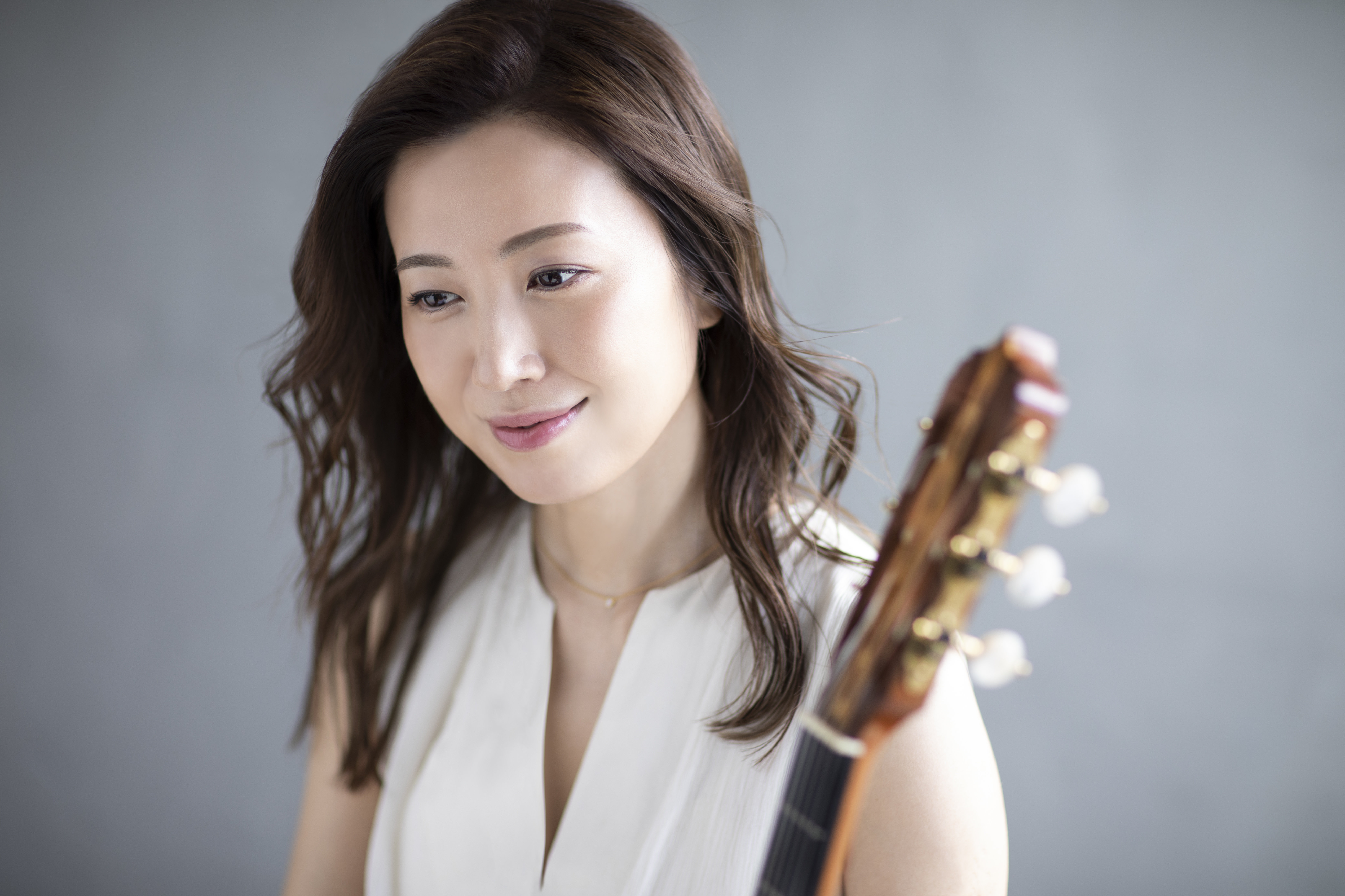 村治佳織 ギター・リサイタル｜アーティスト・インタビュー｜トリトン