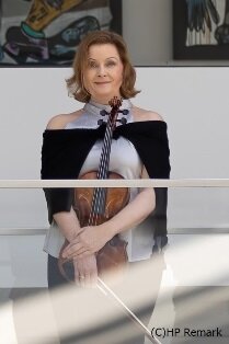 MonikaHenschel(C)HPRemark.jpg