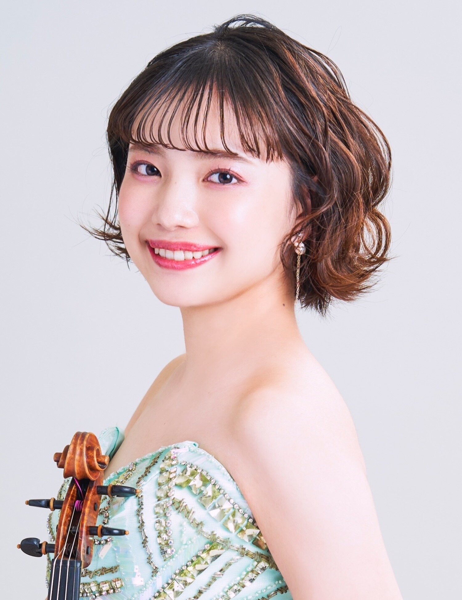 山口絢